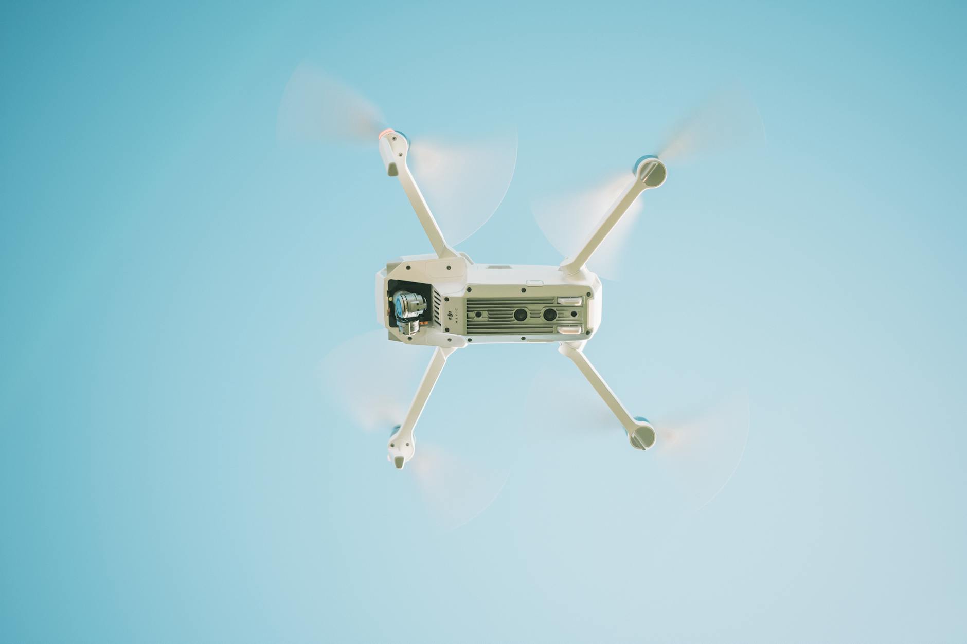 Cómo sacar el carné de drones en España 2026: examen AESA, requisitos y consejos — FlyDrones.es