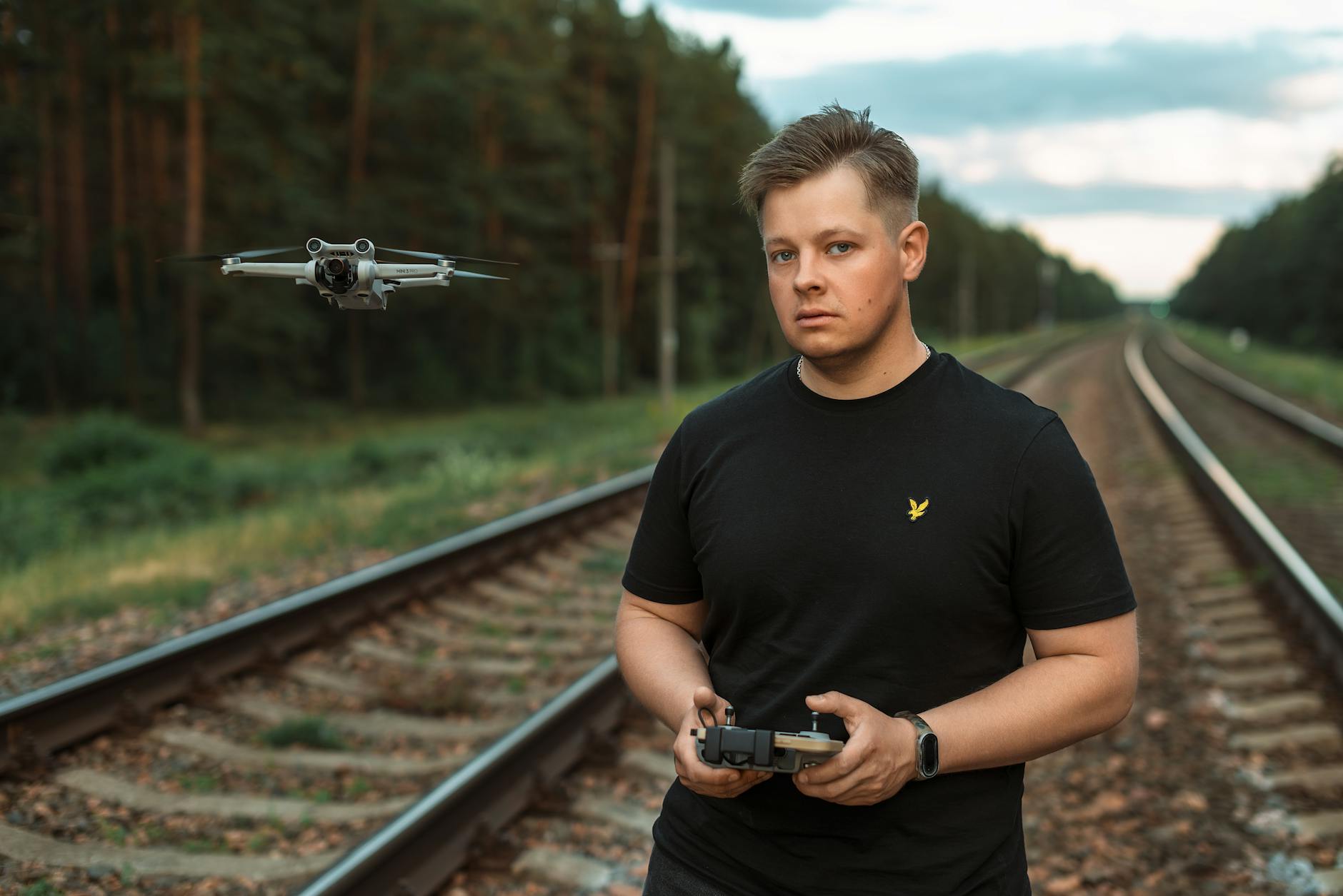 Cómo sacar el carné de drones en España 2026: examen AESA, requisitos y consejos — FlyDrones.es