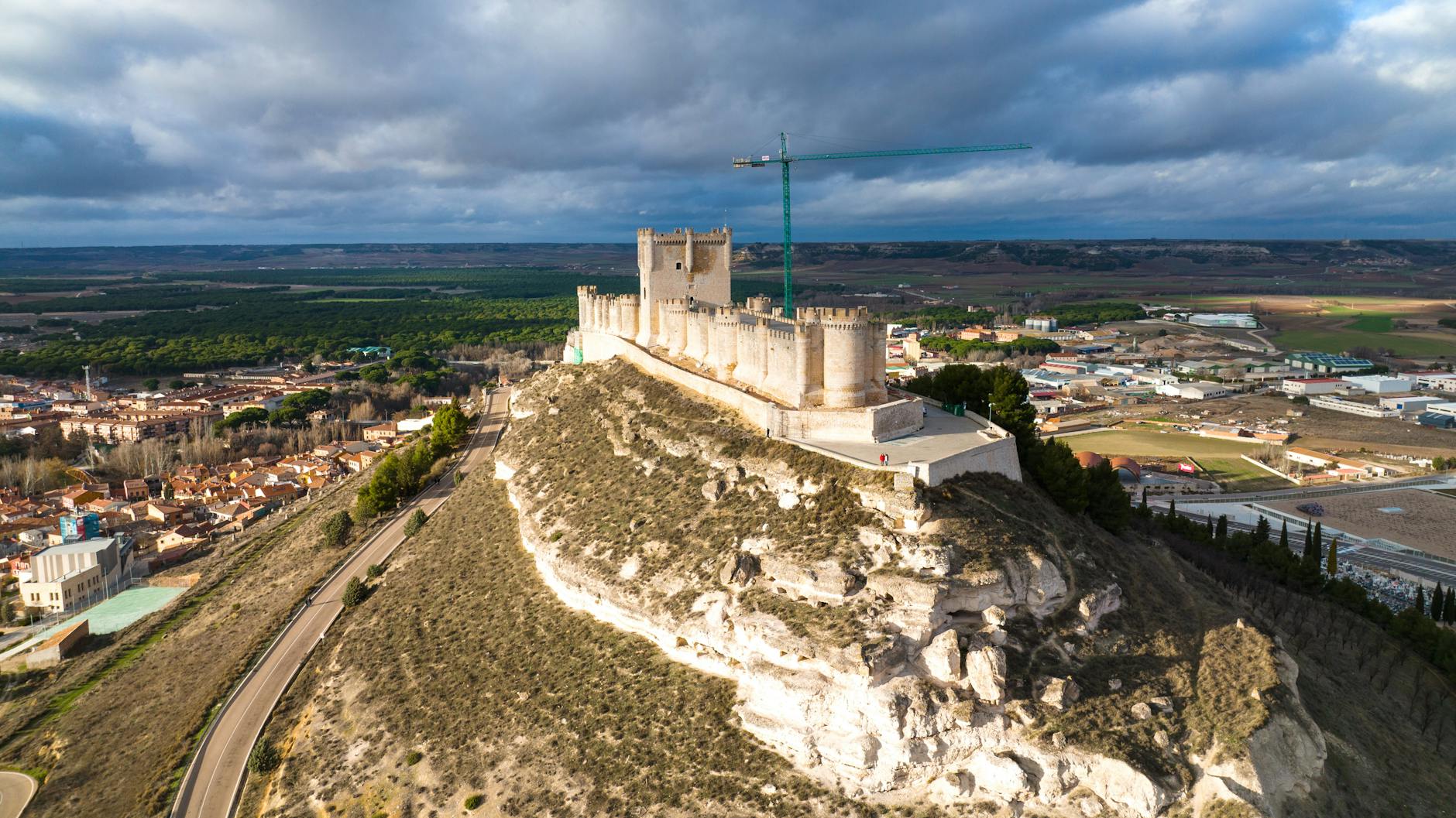 A breathtaking aerial view of Castillo de Peñafiel in Castilla y León, Spain, showcasing medieval architecture.
